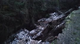 Due to the heavy rainfall and the adverse weather conditions that hit the Campania region, part of the cemetery of the city of Sant'Agata dè Goti collapsed, pouring the nudes and bodies into the Martorano stream below.