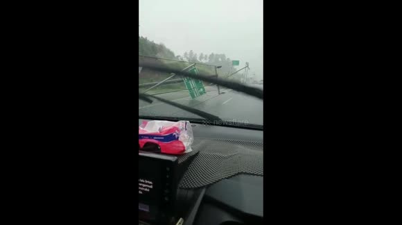 The Great Flood in Manado Damaged a Number of Public Facilities, Electric Cable Poles on the Road Collapsed