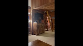 Mammoth Lakes, California: Snow Storm turns entire balcony into a literal freezer