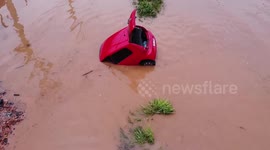 Highway flooding slams Sao Paulo, Brazil, cars drowned