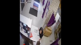 Drunk woman attacks employee at pick up store in Russia