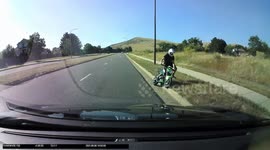 Instant karma: Reckless cyclist crashes after flipping off driver