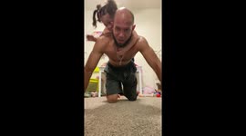 Daddy play with her daughter doing push-ups during do exercise ☺️☺️