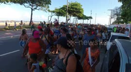 While there is war in Ukraine, in Brazil a small carnival block parade with their songs.