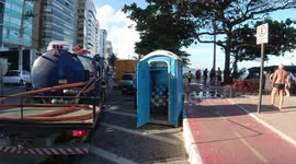A good cleaning in the chemical toilets for public use in front of the beach