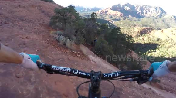 Mountain bikers brave risky trail on cliff edge in Arizona, US