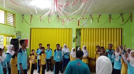 A unique game for children by attacking each other saying the names of the fruit ingredients of the salad while clapping their hands.