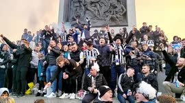 Newcastle fans storm London's Trafalgar Square ahead of Carabao Cup final