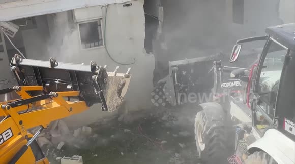 Israeli bulldozers demolish a Palestinian-owned house near Jerusalem ...