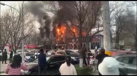 Chinese resident recorded a sudden bang in a restaurant in fire