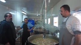 Famous Chef Helps Soldiers Prepare Food For Evacuated Citizens In Hatay, Turkey