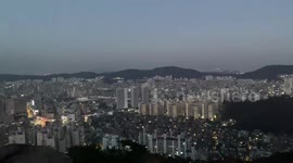 A view of the dawn from the top of a mountain that went up at dawn in Korea.