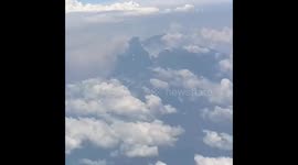 Passengers on an Indonesian flight get a bird's eye view of Mt Merapi eruption