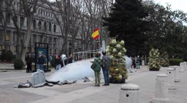A full-scale replica of 'Isaac Peral's' submarine emerges in Madrid