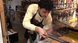 This US student travelled to Madrid just to make a Spanish guitar from scratch
