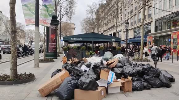 Pension reforms: Garbage piles high in Paris as sanitation workers strike