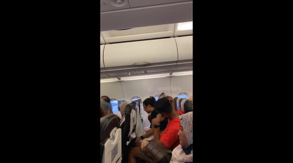 Super Air Jet IU 737 - Airbus 320-200 DPS-CGK 21 March 2023 Fly Low 10,000 Feet Because of Malfunction