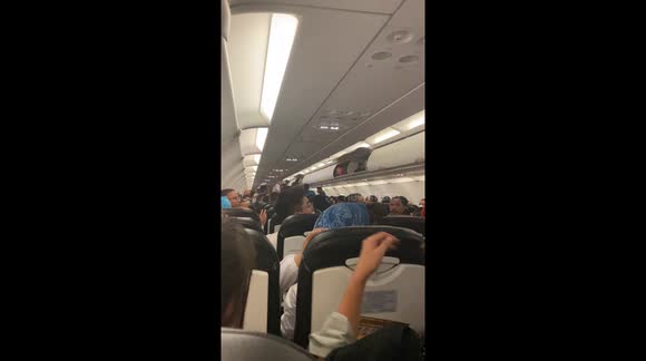 Passengers Trying To Make Way For Kids To Get Of The Super Air Jet IU 737 - Airbus 320-200 DPS-CGK 21 March 2023 Flight First