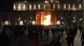 Protesters set fire to City Hall in Bordeaux, France
