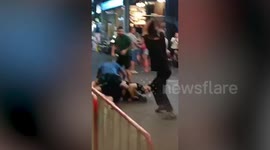 Drunk tourists brawl with restaurant staff in front of stalls in Thailand