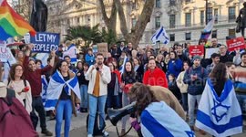 British-Israelis stage emergency demonstration following sacking of defence minister opposed to judicial reform