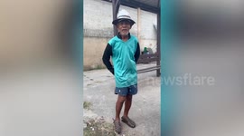 Homeless rubbish collector surprises locals with fluent home country's English accent