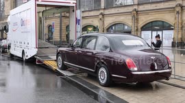 Travel like a king: Charles' State Bentley arrives in Hamburg