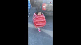 'No kiddos were harmed!' - Naughty girl pushes little sister to the ground while running around