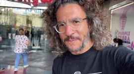 Incredible bucket drummer, put on performance of a lifetime on the Las Vegas strip