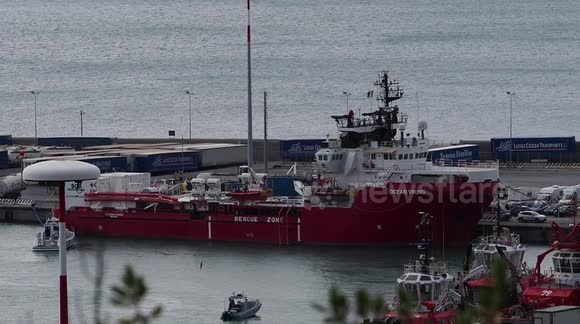 The ship of the NGO "non-governmental association" Sos Mediterranee ...