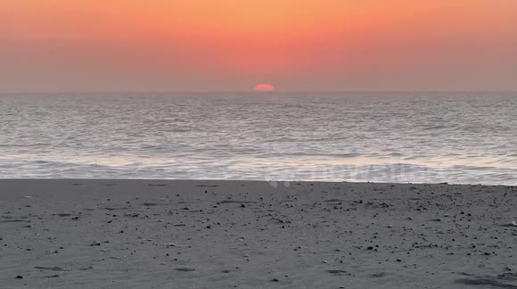 Strange  sunrise appears to an unusual halo