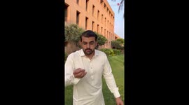 Hungry eagle puts snatchers to shame by stealing a Samosa at lightning-fast speed