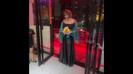 Chinese food vlog behind the scenes watch this grand entrance in this awesome restaurant where i get to try best hotpot