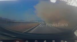 Lorry overturns on China expressway, narrowly hits the vehicles passing by