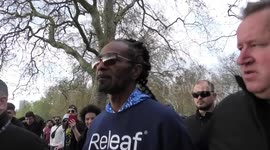 Snoop Dogg impersonator fools hundreds of fans in Hyde Park, London, during marijuana event