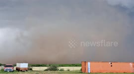 Storm chaser captures possible tornado in Texas