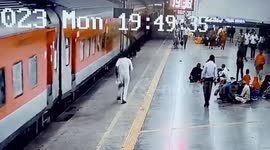 Alert cop saves life of man who lost balance while trying to board moving train in western India