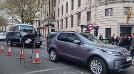 PM Rishi Sunak's convoy seen as thousands still in city for the London Marathon