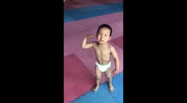 4-year-old Chinese child performs many backflips in a row