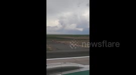 US: Landspout Tornado Spotted From Plane Near Denver, Colorado 2
