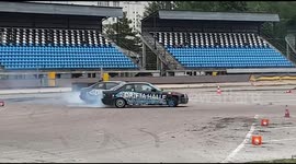 Drift training among cars on the track