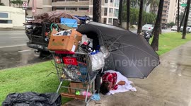 Homelessness in Hawaii is a Problem | Almost next to the high end hotels in Waikiki you find people living in their cars or sleeping on benches