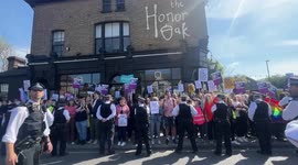 Honor Oak pub drag story time