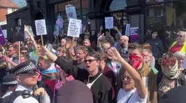 Honor Oak pub drag story time