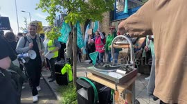 Honor Oak pub drag story time