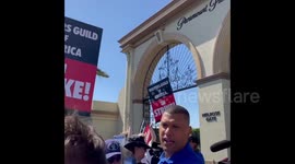 US: WGA Film And TV Writers Go On Strike In Hollywood 4