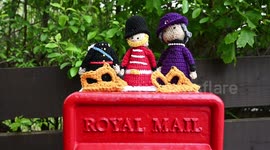 Cruel vandal 'beheads' knitted figures of the king placed on a postbox toppers in Worcester