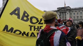 Tense scenes outside Buckingham Palace as republicans carrying 'abolish the monarchy' flag are booed by royalists