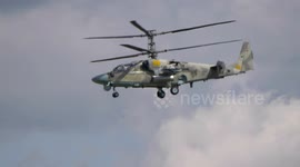 Военный вертолет Ка-52, отстрел тепловых ловушек, демонстрационный полет на МАКС-2021