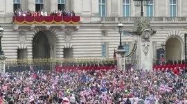 Thousands of people singing god save the king at the palace by jpcpapp@gmail.com  06 05 2023